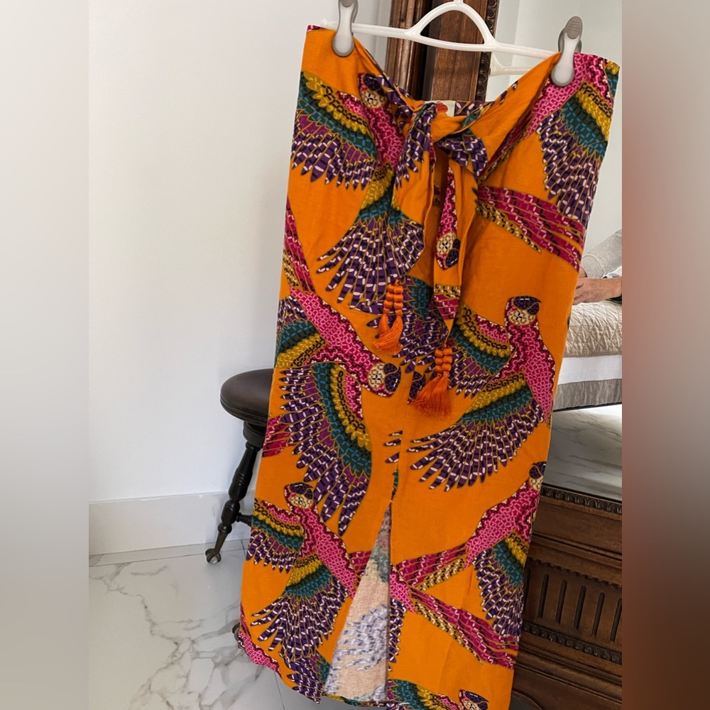 FARM RIO
Beaded Macaws Midi Length Skirt